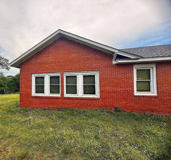 Photo of 600 W Carver St, Ozark, AR
