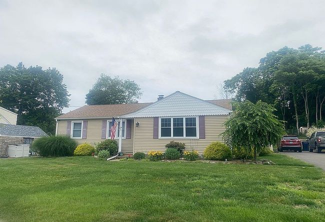 Photo of 433 Foxon Rd, East Haven, CT