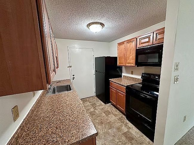 Photo of 6 Village Rock Ln Apt 17, Natick, MA