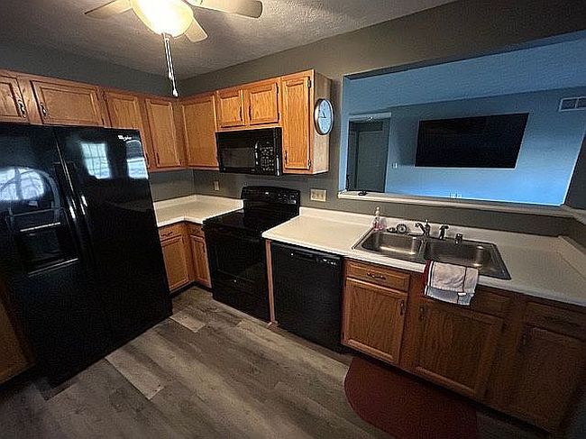 Photo of 44 Parkside Dr
