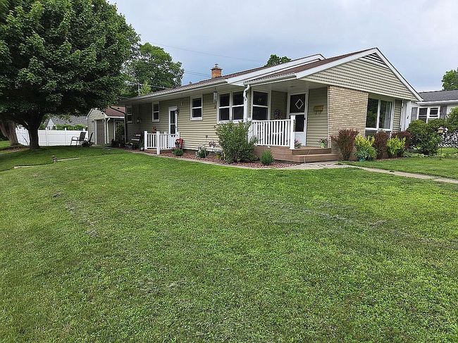 Photo of 301 Lane Ave, Kingsford, MI