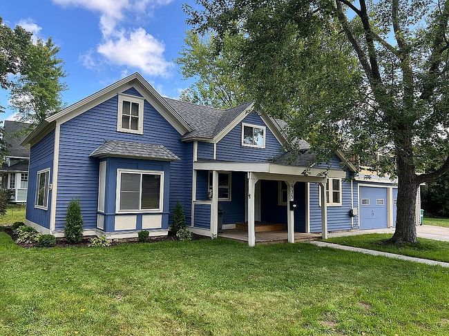 Photo of 935 6th Ave S
