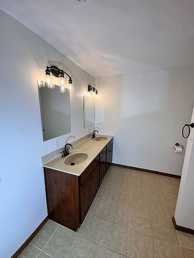 Photo of 12503 Thornberry Rd, New London, MO
