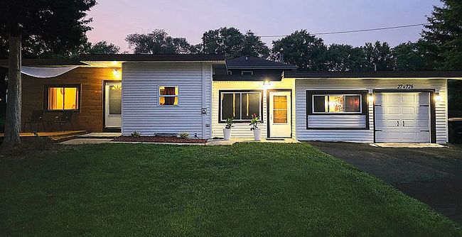 Photo of 27W726 Central Ave