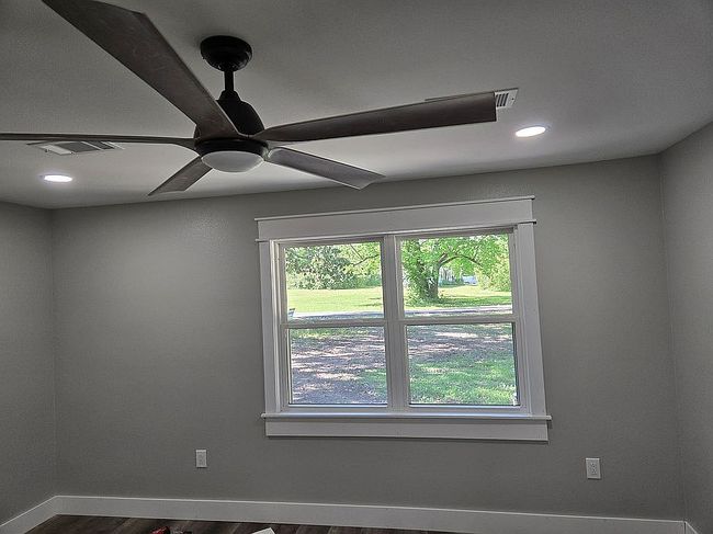 Additional photo 4 of property located at 26 W Mobbs Cir