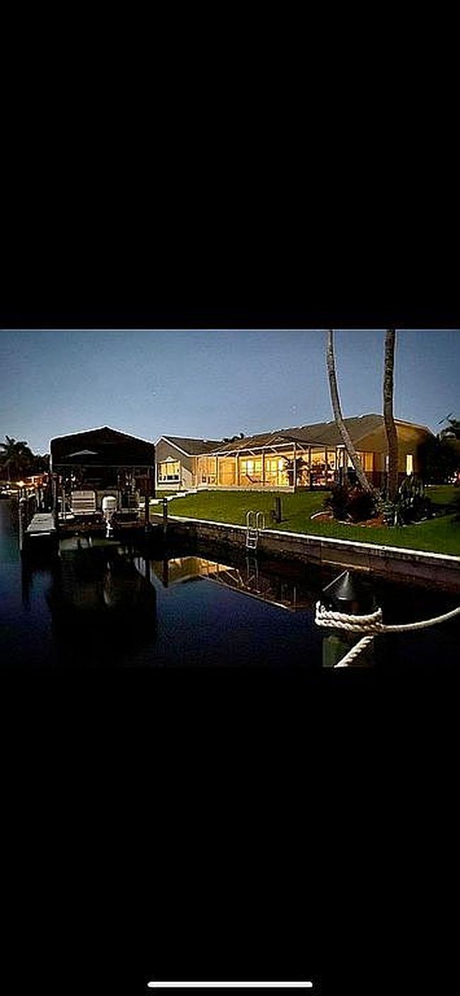 Photo of 1117 Se 20th Ct, Cape Coral, FL