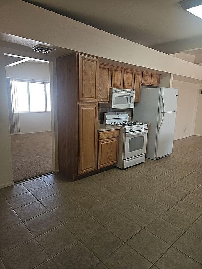 Additional photo 3 of property located at 8430 E Vicksburg St