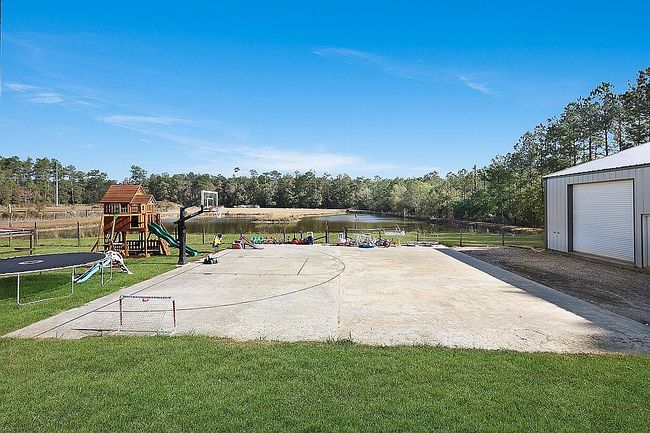 Image of 23748 Hutchinson Rd