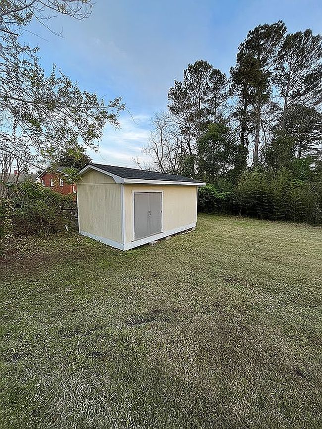 Image of 6887 W College St