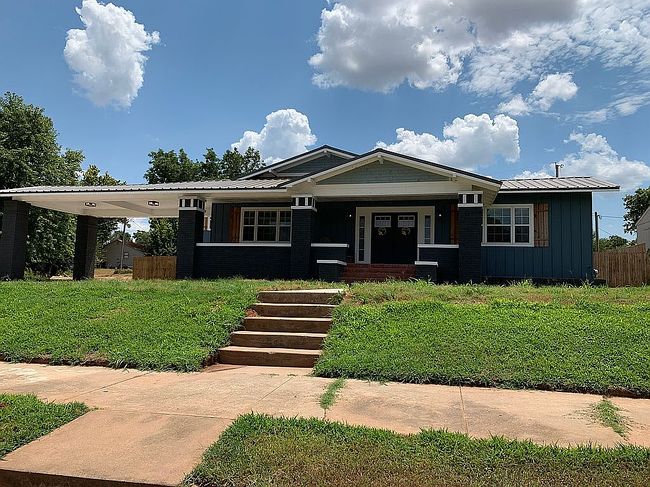 Image of 404 W G St