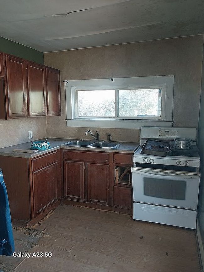 Image of 3034 Glenwood Ave