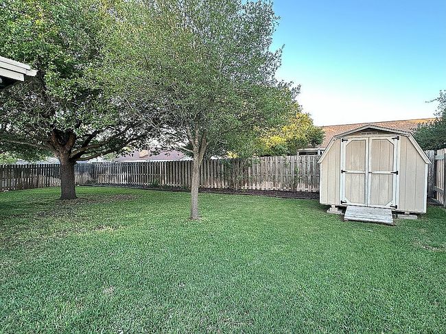 Image of 850 Whispering Oaks Dr