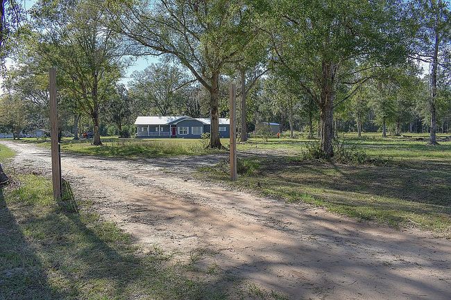 Photo of 43047 Woodland Ln, Callahan, FL