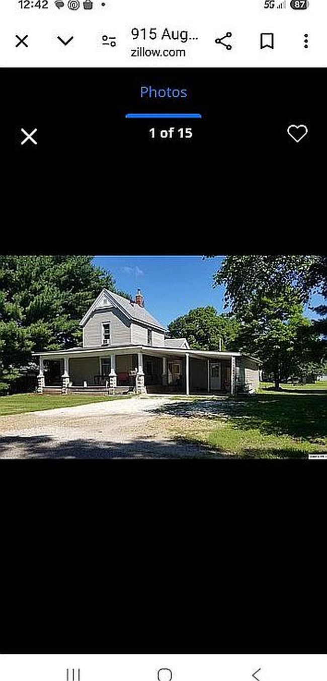 Photo of 915 Augusta Rd, Carthage, IL