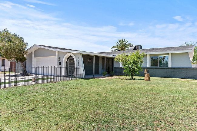 Additional photo 1 of property located at 2106 W 8th Ave