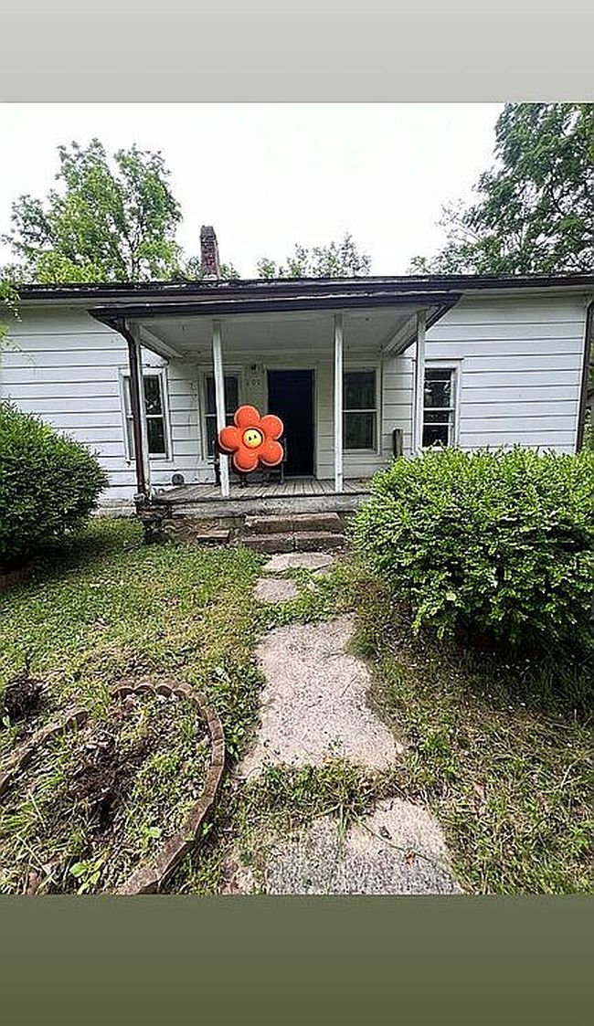 Image of 209 E Poplar St