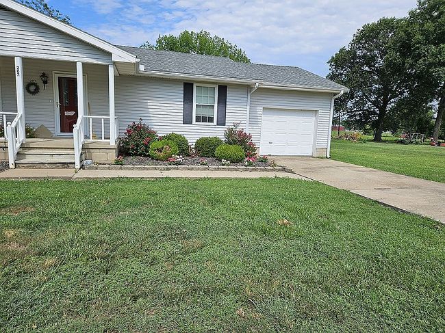 Photo of 207 N Main St, Liberal, MO