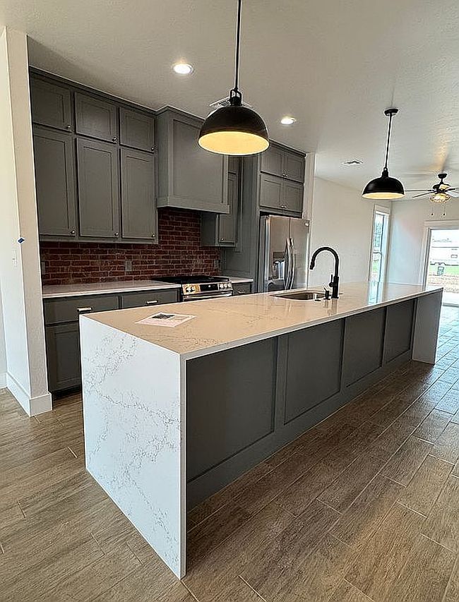 Photo of 910 4th St, Elgin, OK