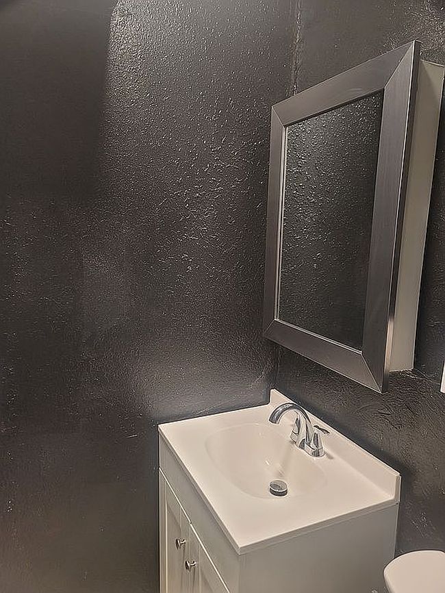 Image of 21495 Kenyon Ave