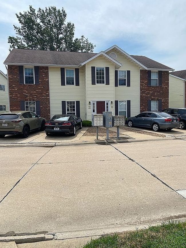 Photo of 428 Cambridge Pl, Saint Peters, MO