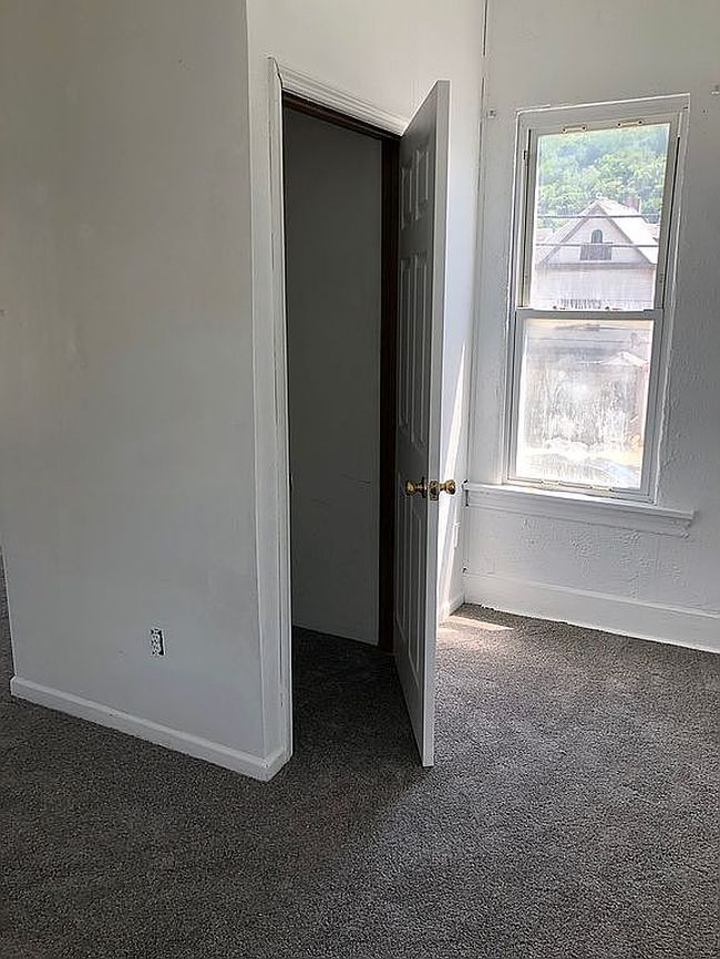 Image of 120 Middle Ave