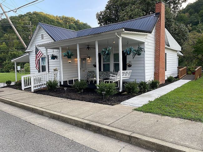 Photo of 272 S Front Ave, Prestonsburg, KY