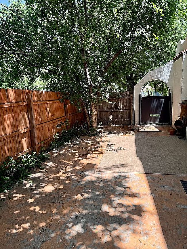 Additional photo 2 of property located at 211 Nw Alpine Dr