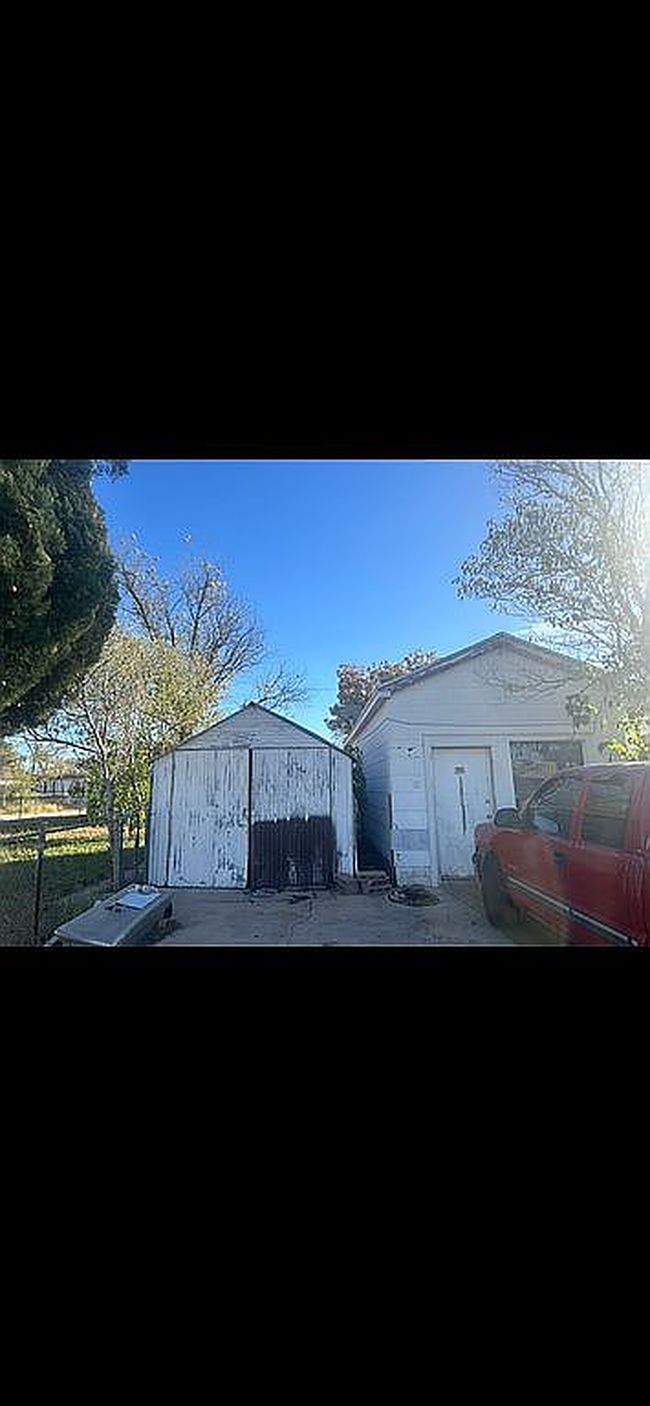 Additional photo 2 of property located at 400 E 18th St