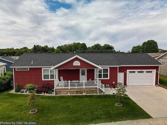 Photo of 701 Knollcrest Ln, Fremont, MI