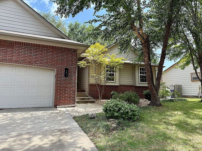 Additional photo 3 of property located at 518 S Stoney Point St