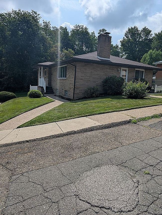 Photo of 186 Kathleen Way, Weirton, WV