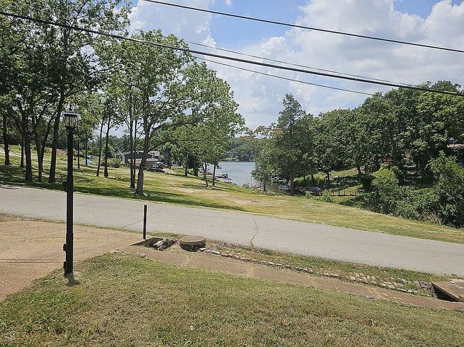 Photo of 101 N Lake Dr, Hillsboro, MO