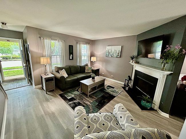 Photo of 901 Wesley Ln, Algonquin, IL