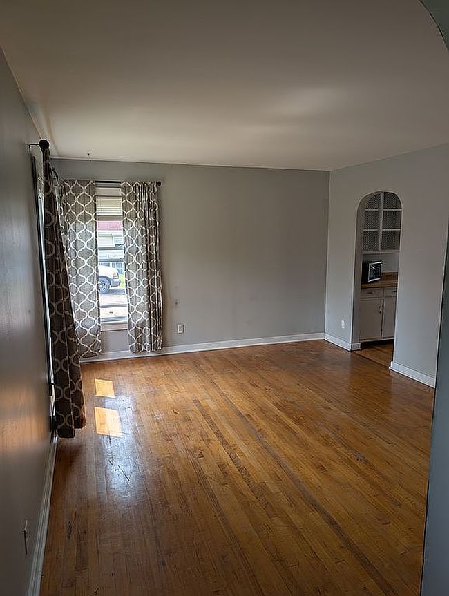 Photo of 212 W Iron St, Bessemer, MI