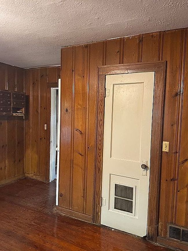 Image of 613 N Virginia St