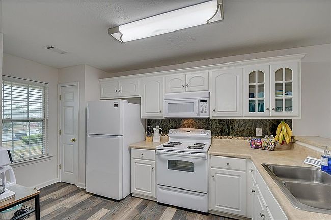 Image of 2141 Whitney South Dr