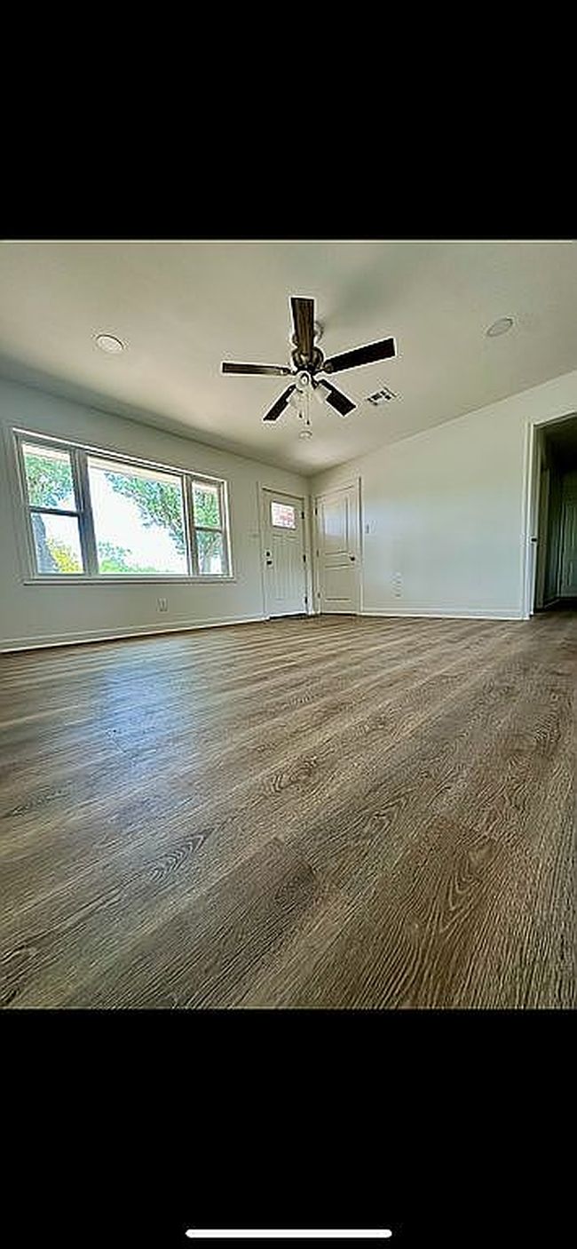 Image of 829 Bluebonnet St