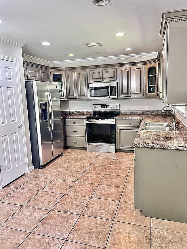 Additional photo 1 of property located at 427 S County Road 33