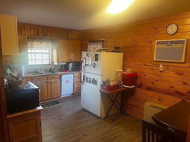 Image of 3877 Highway 70 W