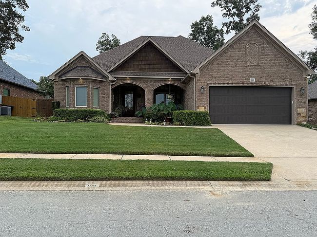 Photo of 1302 Oak Glenn Pl