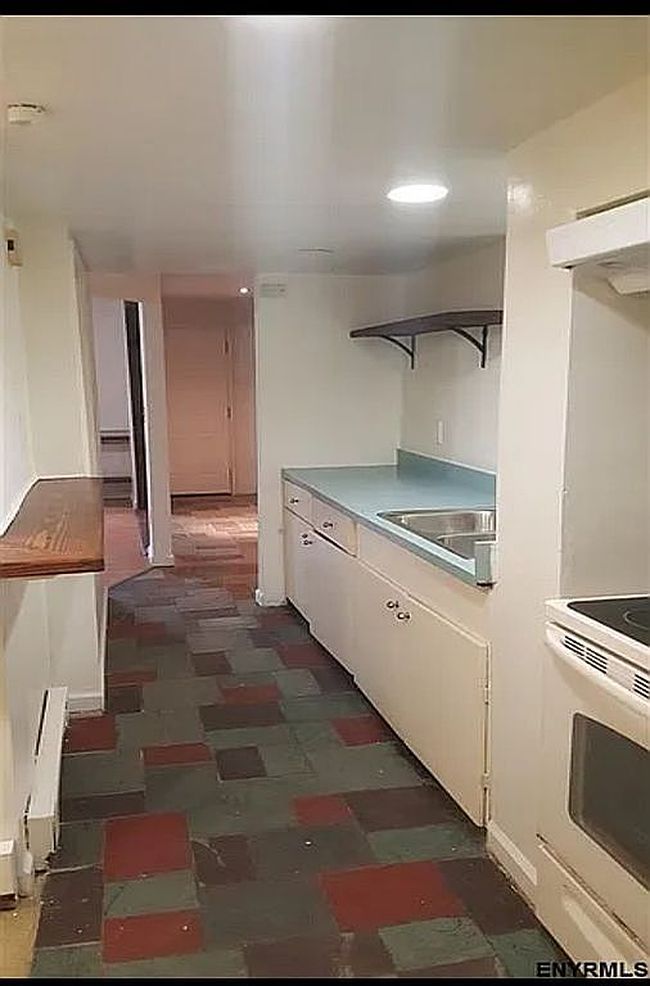 Photo of 4 Irving Pl, Troy, NY