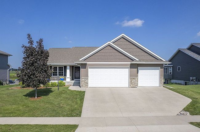 Photo of 710 Penn Ridge Dr, North Liberty, IA
