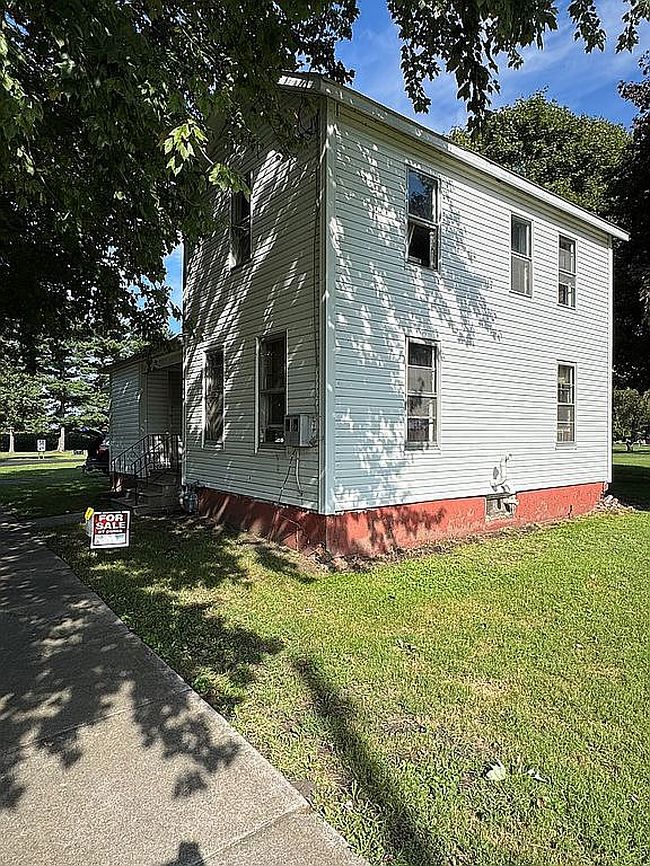 Photo of 364 W 5th Ave