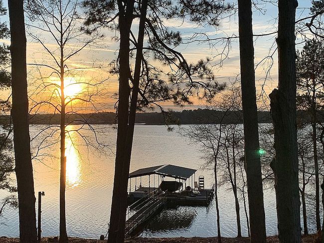 Photo of 253 Oak Hill Rd, Hartwell, GA