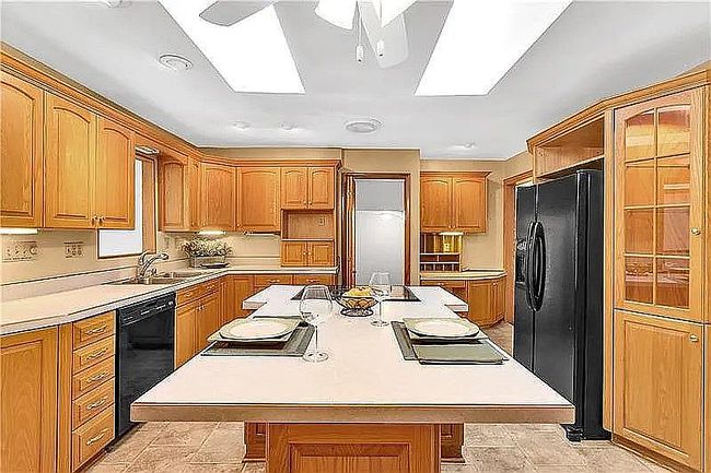 Additional photo 3 of property located at 549 Louisville Pl