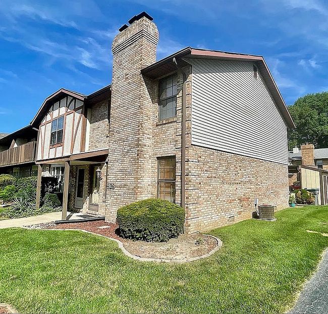 Photo of 928 Maces Grove Rd