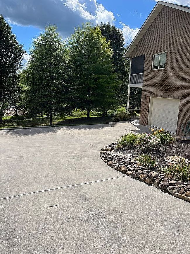 Image of 606 Riverbrook Dr