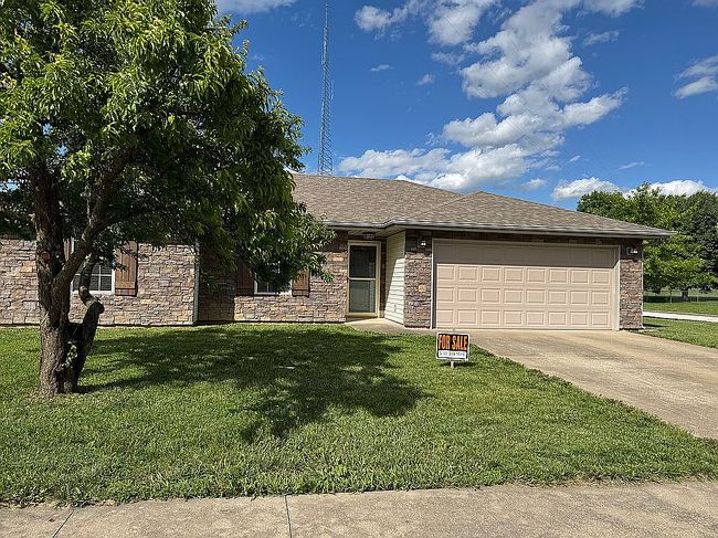 Image of 2222 Chouteau Ln