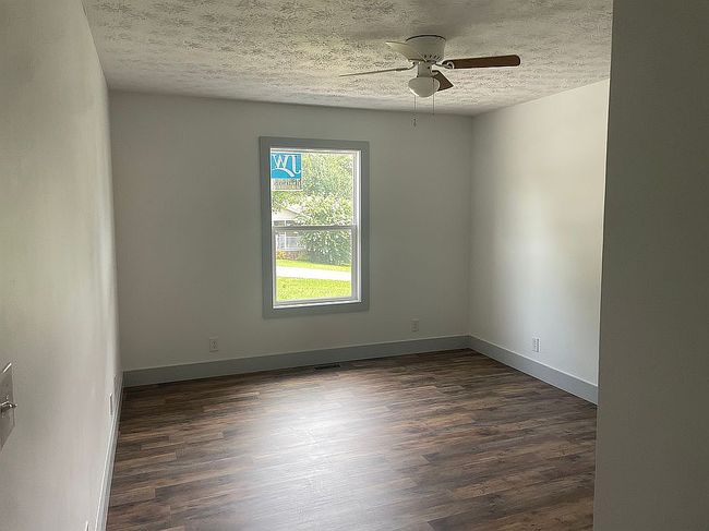 Photo of 112 Margaret Ln, Jacksboro, TN