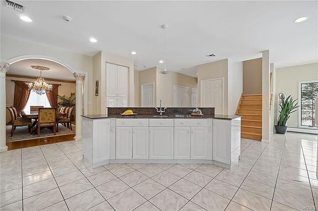 Photo of 8 Valenza Ln, Blauvelt, NY